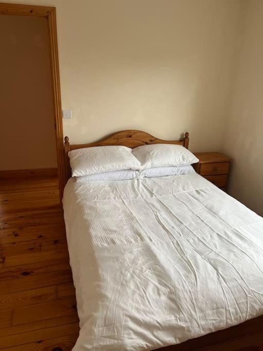 塔伯柯里Modern 4 Bed House In Town别墅 外观 照片